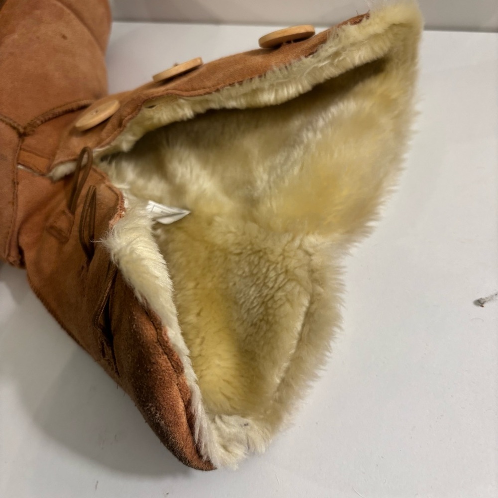 UGG Bailey Button Triplet II Boot. - Picture 9 of 13